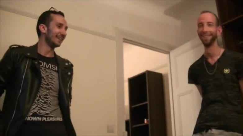 Gaybareback: Fetish bottom in leather creampied by xxl