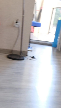 Je mange les restes de mes amis avec de l’urine des toilettes.