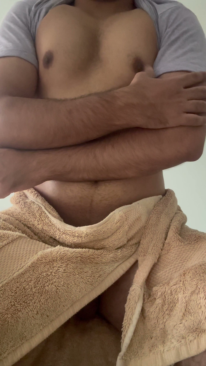 Fleshlab studios: Un Twink Indien Sexy Montre Sa Belle Bite Et Jouit...