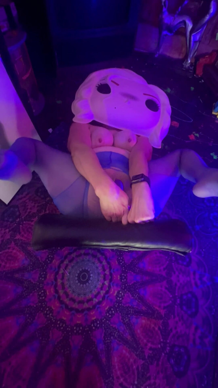 Playful: Vibratörüm pembe amcığımda çok iyi hissettiriyor