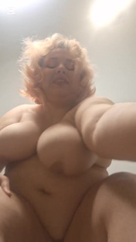Amatoriale MILF mostra i suoi buchi