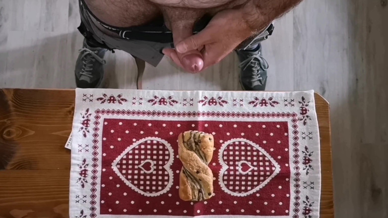 Cicci77: Cicci77 prepares breakfast with a sperm explosion!