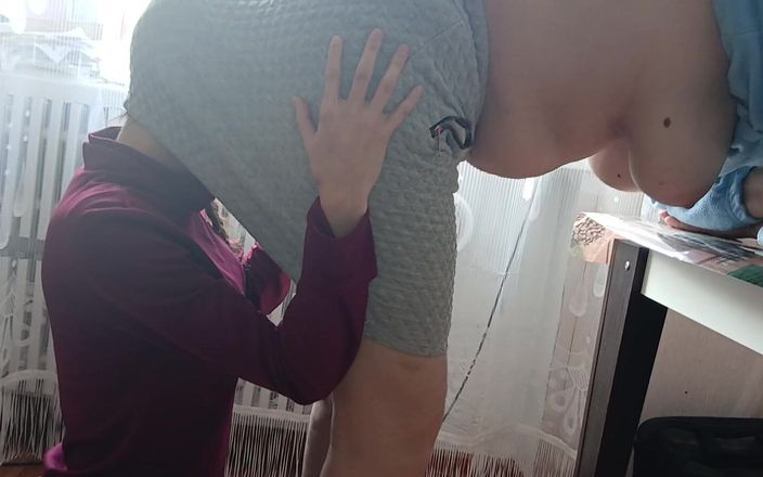 Lesbian-illusion: Facem pe rând lingând fundul șefului nostru pentru o promovare