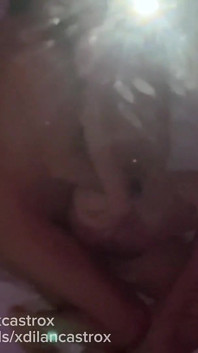 O namorado do meu amigo goza dentro da minha bunda gay apertada quando seu namorado está estudando