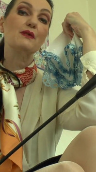 ดมผ้าเช็ดหน้าและเกมชักว่าว ตอน 2, Lady Victoria Valente