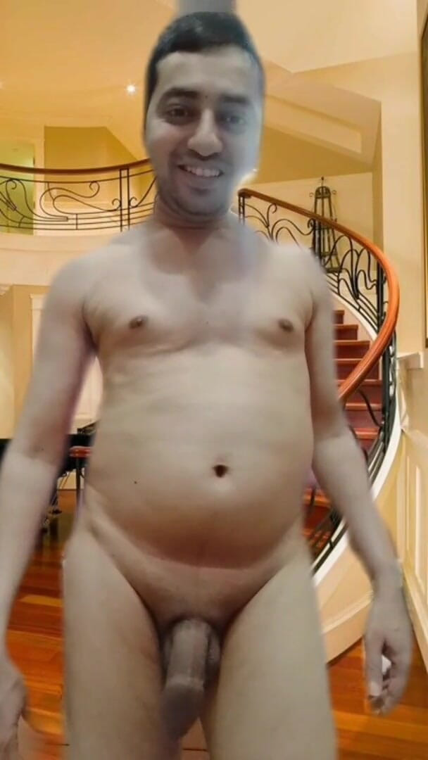 Cute & Nude Crossdresser: Naked boy in virtual hallway shows his sexy nude body...