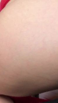 Macocha utknęła pod łóżkiem dostaje creampie od pasierba