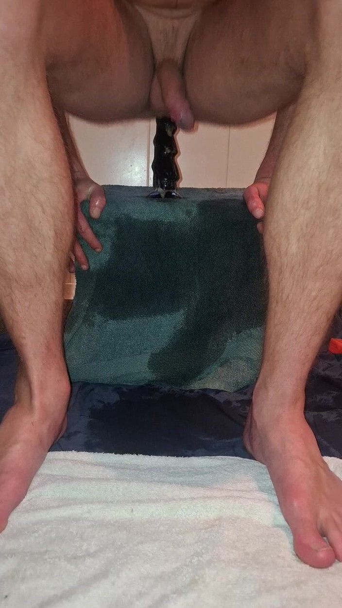 NoFace Twink X: Sexy sólo muž jezdí ráno na robertku
