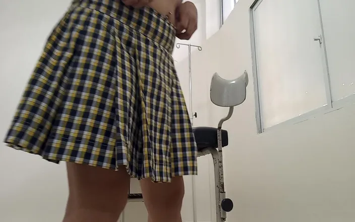 Martin13: Studentka masturbuje během gynekologické zkoušky, doktor je ohromen obrovským výkonem