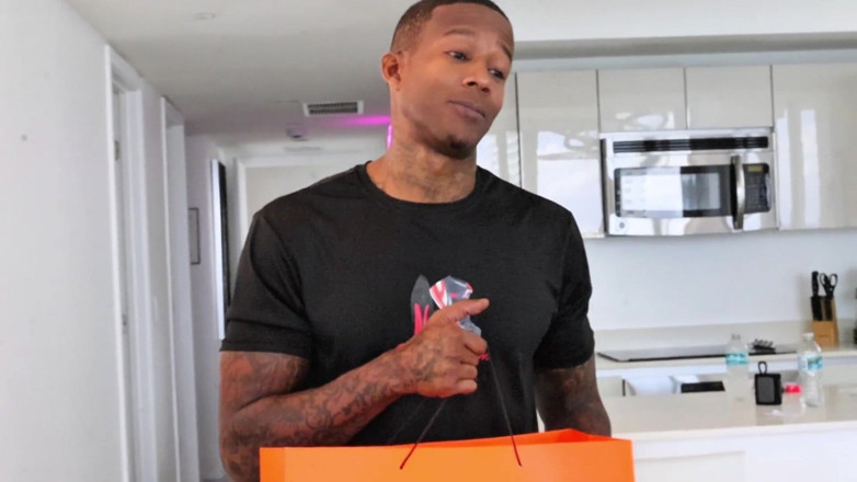 Red bottom productions: Dick or Birkin? Cewek ini suka banget sama kontol