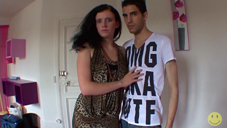 French Amateur Porn: Hübsches amateur-teen bekommt ihren arsch von einem großen schwanz gefickt