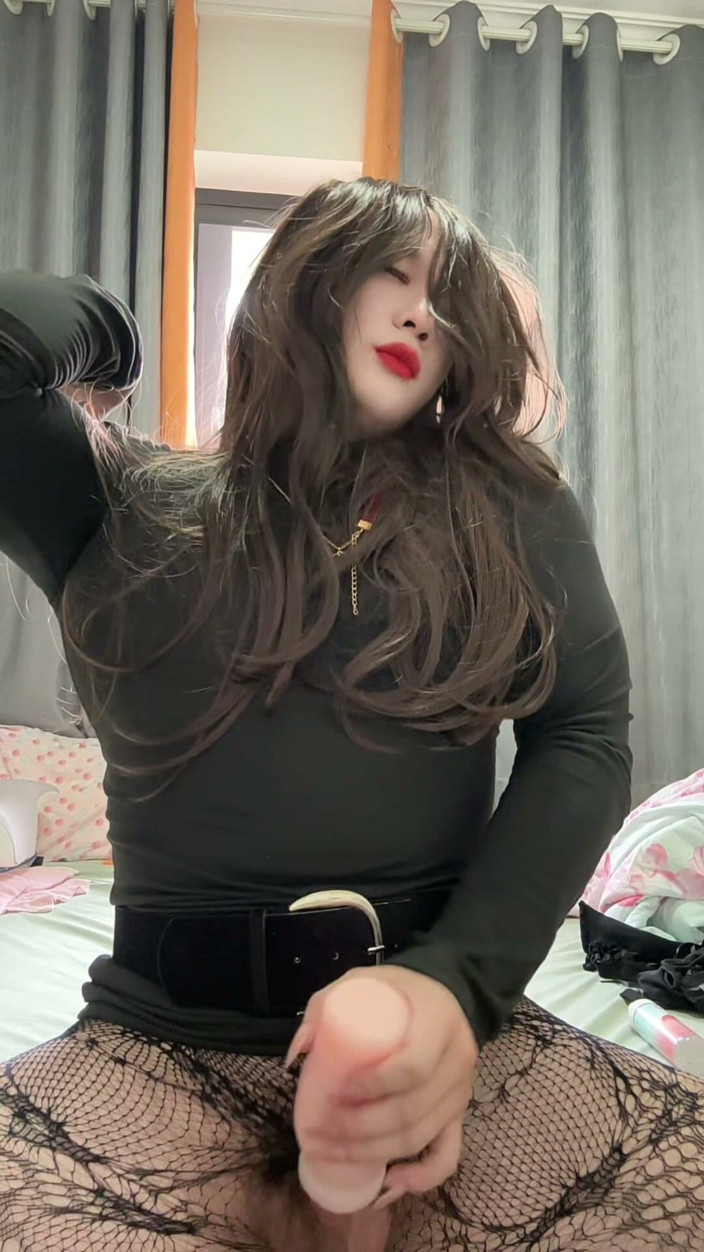 Akbb: A jovem acordou fantasiando com seu pau grande