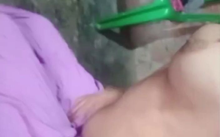 Horeny couple: Ein dorfmädchen masturbiert für selbstbefriedigung