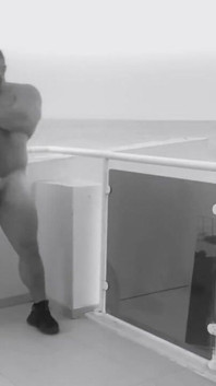 Jack Stacked - sólo masturbace na španělském balkóně