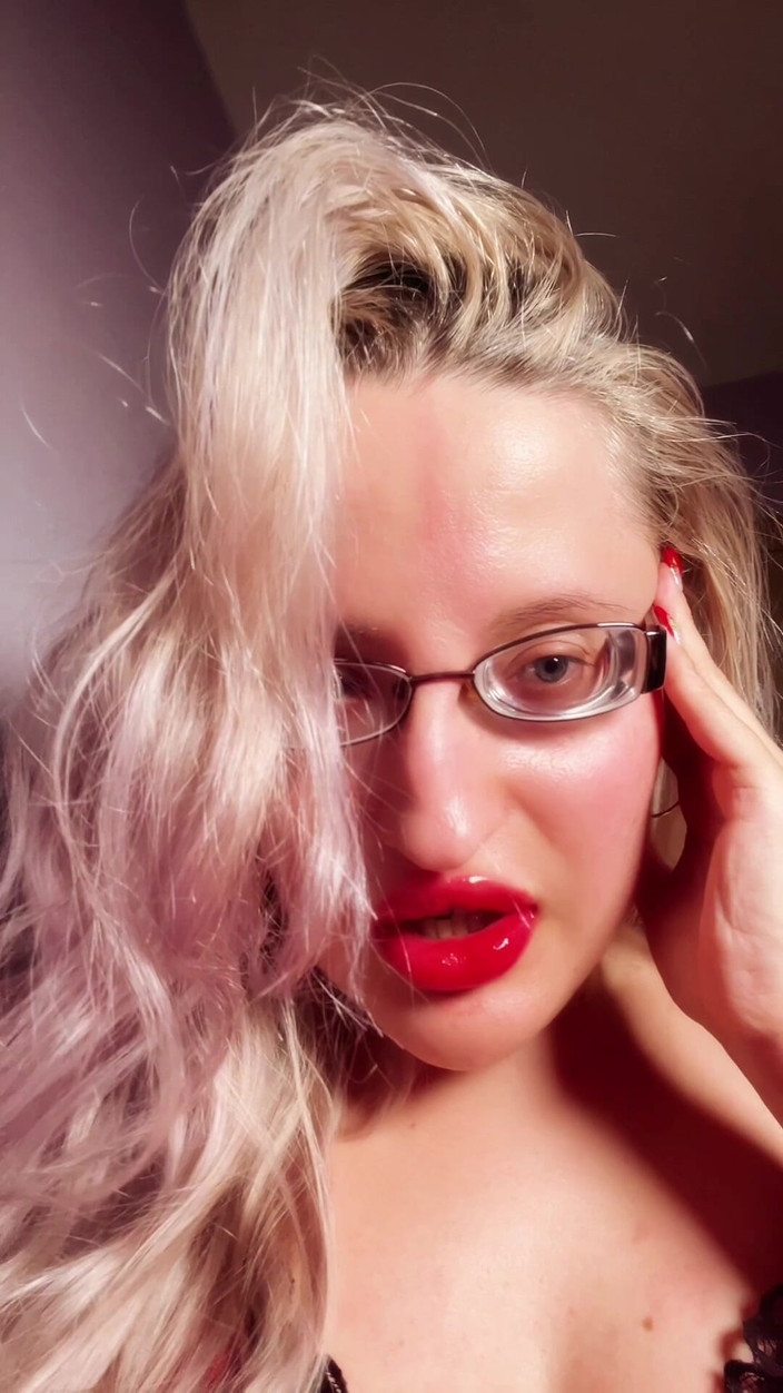 FinDom Goaldigger: Perfektní rty Red Lip Gloss Rtěnka Fetish Findom Goaldigger Závislost...