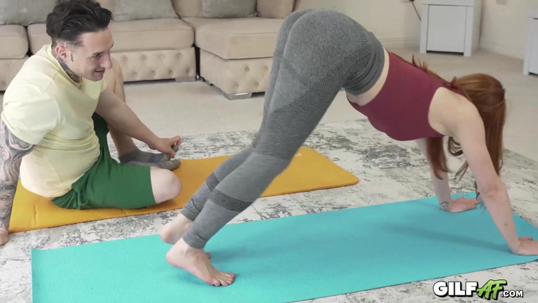 Gilf AF: Các gilf yoga lily