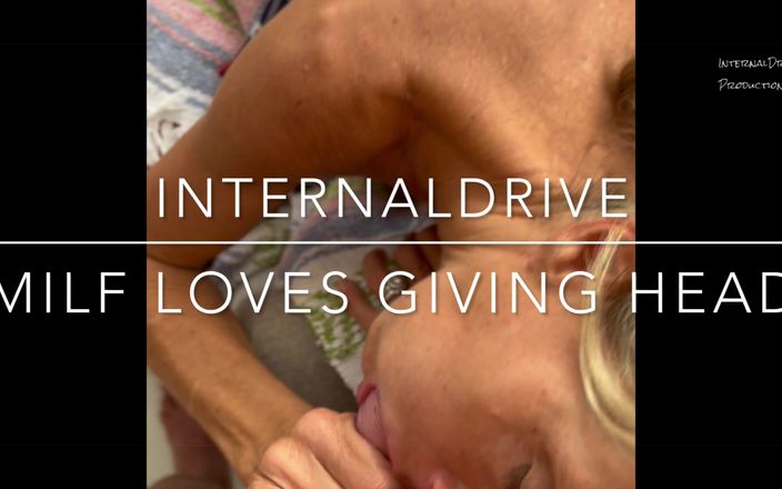 InternalDrive: Orta yaşlı seksi kadın sakso çekmeyi seviyor