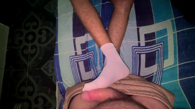 Mr Feet Colombia: Vergon tóc nâu tặng hàng xóm một chiếc tất trắng