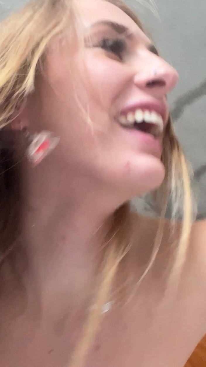 Angel Youngs: Mia V e eu brincando com xoxotas uma da outra