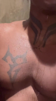 Tham gia cùng tôi trong phòng tắm?