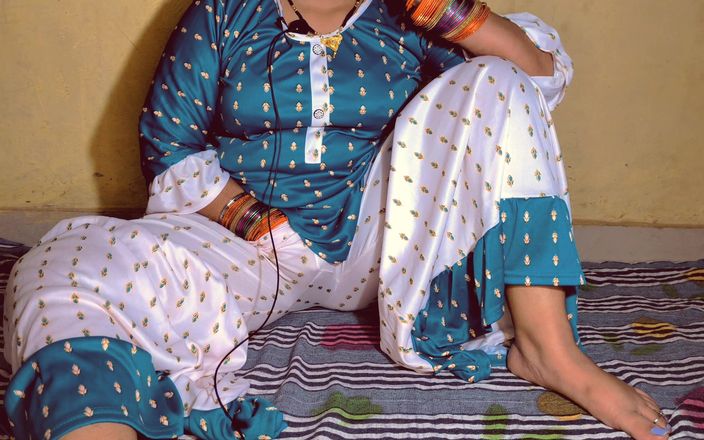 Your Suman official: Mama vitregă indiană sexy se bucură de apel telefonic