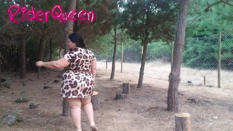 Riderqueen BBW Step Mom Latina Ebony: Adoração anal da madrasta sexy ao ar livre