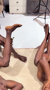 Quatuor: Deux Fesses Rebondies Vs Deux Grosses