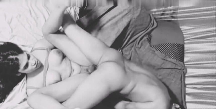 Sanayababhi: 啪啪啪，请等几天，今天不要离开。一对情侣订婚后做爱的自拍色情视频。