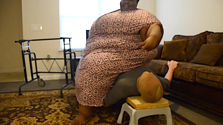 Full Weight Productions: Mz. Fluff feels out the hard board
