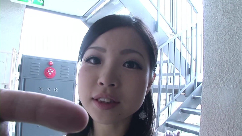 Asian Mature Climax: Kouří svého kamaráda čůráka přímo před jeho bytem