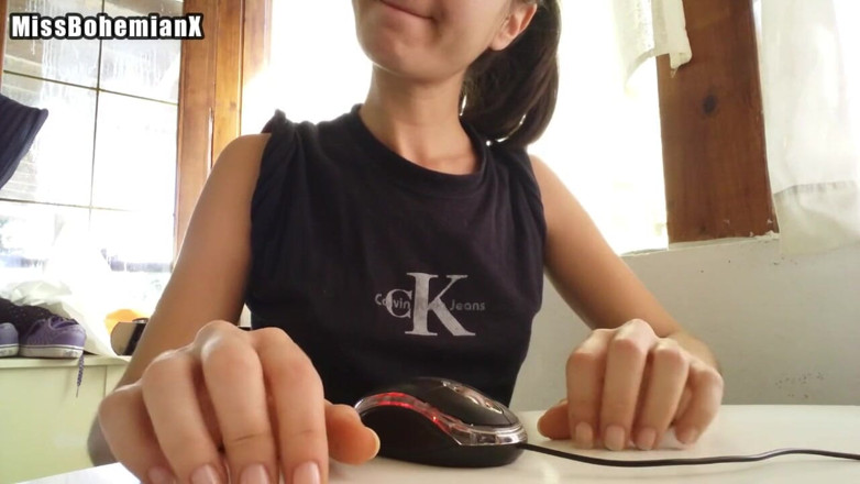 Miss Bohemian X: Impatient nail tapping while working on my laptop - MissBohemianX