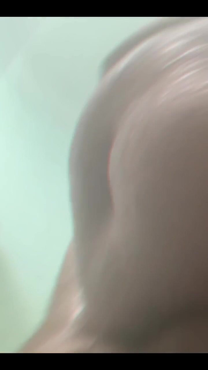 Ksanchez1203: Me tomando banho me fez querer puxar meu pau