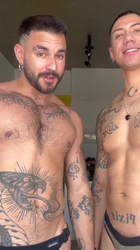 Sexy Heißer Latino Mit Großem Schwanz Besamt Muskel-hintern Ohne Gummi!