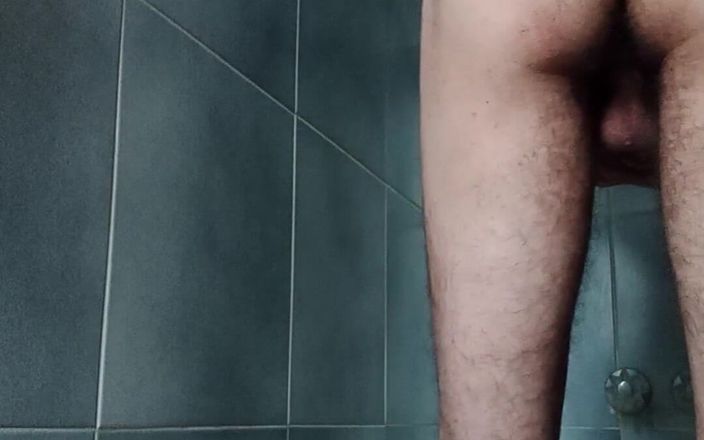 Esteban Williams: Латинский паренек возбужден перед душем