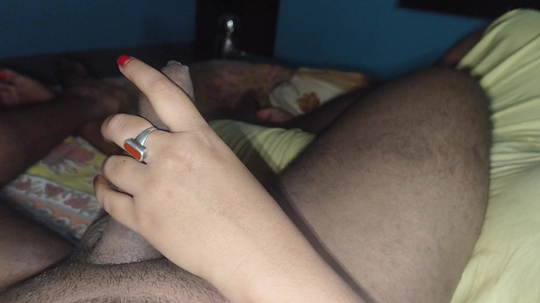 Angelmona: Игра с пенисом дома после обеда