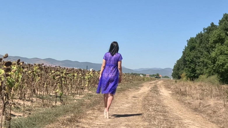 Za Za: Otrokyně je veřejně ponižována, část 2