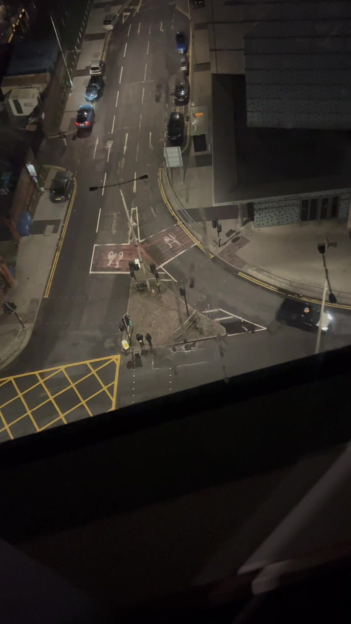 Kadu: Hứng tình tại khách sạn với người bạn thân nhất...