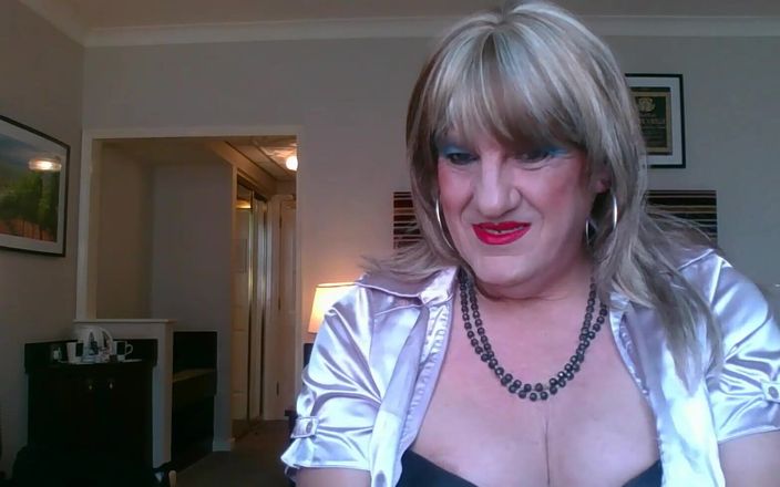 Mature Tina TV: Rauchen, wichsen und essen mein sperma vor der webcam. Über 1 stunde...