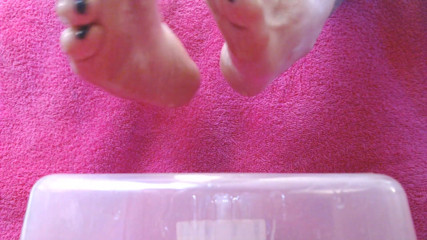Abby Anna: ASMR sloshing oiled toes soles