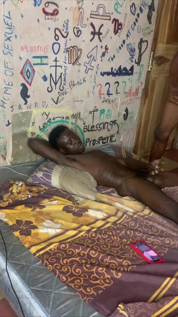 Stiles whore: 2つのネイキッドウェポンアクティビティ