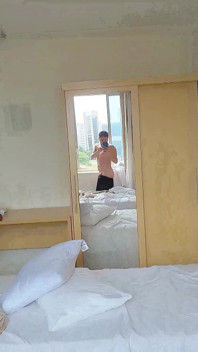 I Woke up Horny and Showed off in Bed.