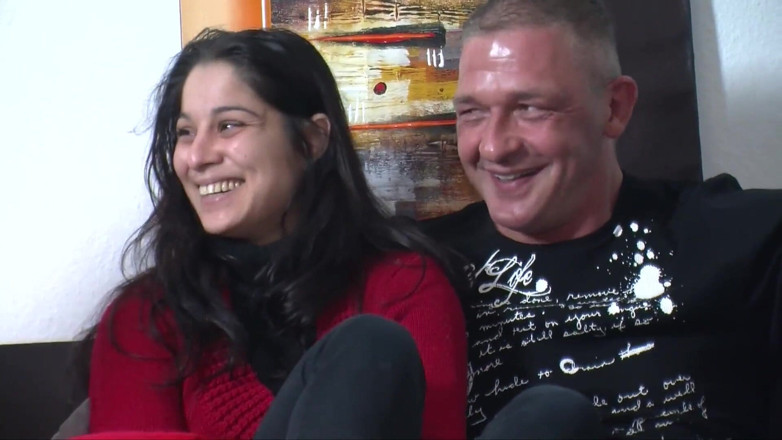 Swinger Friends Germany: 甜美的年轻土耳其女孩第一次在镜头前