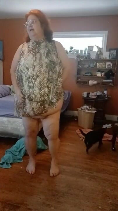 BBW nurse Vicki adventures with friends: Dressing in fluffy print dress from nude