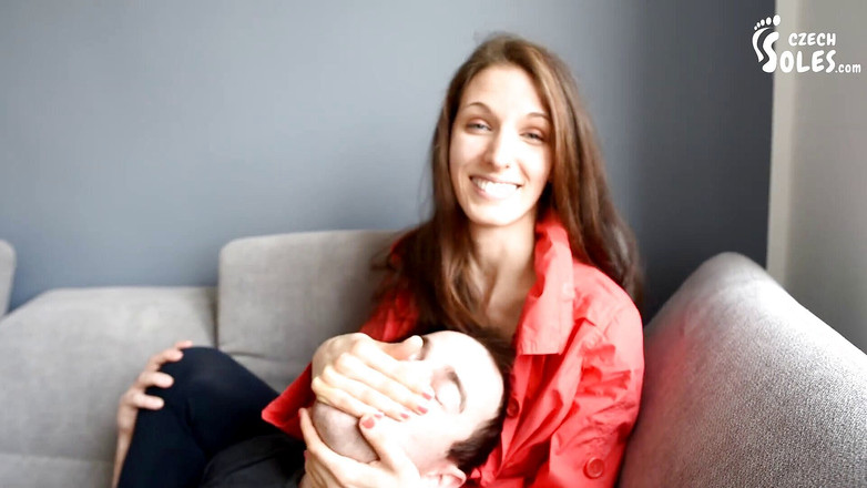 Czech Soles - foot fetish content: エリシュカによる足崇拝とホムの服従