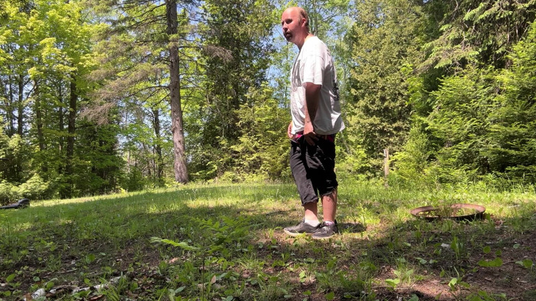 Bigwhitecock: Se déshabiller dehors