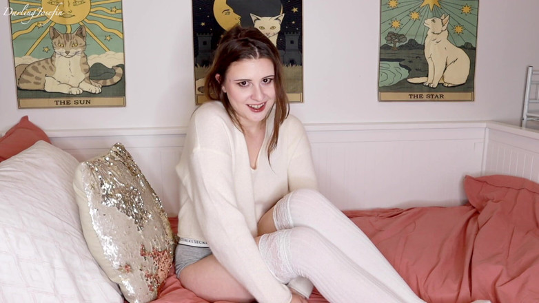 Darling Josefin: Nieśmiała dziewczyna poduszka garb