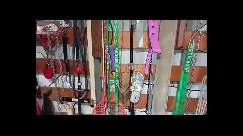 Casal Gresopio BDSM: サブミッシブは自分の足が大好きで、主人のチンポをしゃぶる 1