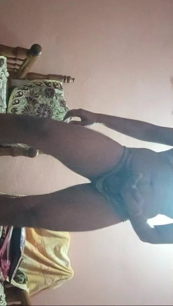IsmaatDeva: インドのイスマート少年イスマートデーヴァは真夜中に長い喜びを楽しみます