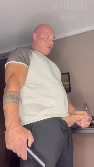 Mr. Guru: Bay guru ben çıkmadan önce mastürbasyon yapıyor