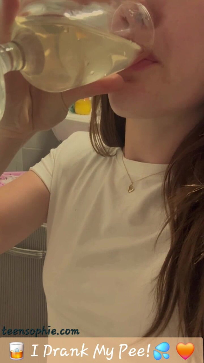 Teen Sophie: 내 오줌을 삼켜!
